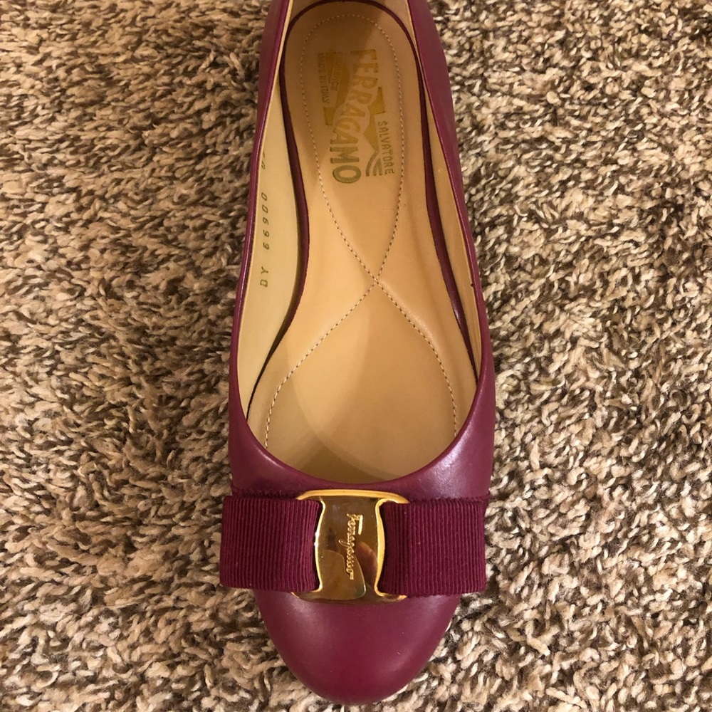 Like-new FERRAGAMO Varina Ballet Flats - Picture 10 of 14